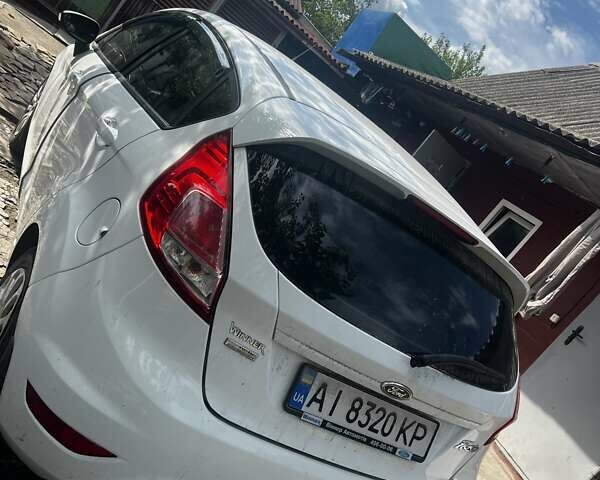Білий Форд Фієста, об'ємом двигуна 1 л та пробігом 173 тис. км за 6200 $, фото 4 на Automoto.ua