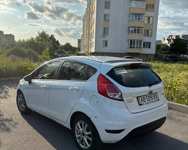 Белый Форд Фиеста, объемом двигателя 1 л и пробегом 161 тыс. км за 5000 $, фото 10 на Automoto.ua