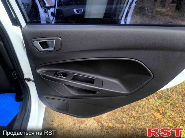 Білий Форд Фієста, об'ємом двигуна 1.5 л та пробігом 190 тис. км за 7500 $, фото 12 на Automoto.ua