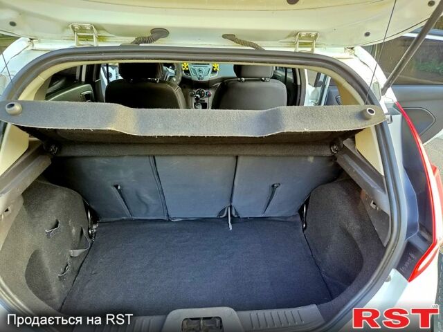 Білий Форд Фієста, об'ємом двигуна 1 л та пробігом 130 тис. км за 5150 $, фото 10 на Automoto.ua