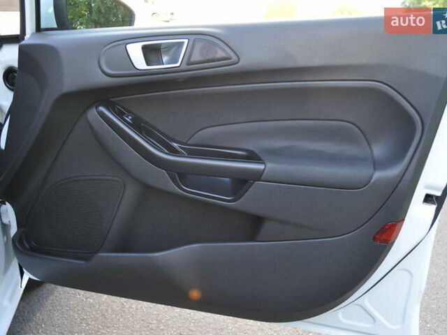 Белый Форд Фиеста, объемом двигателя 1.6 л и пробегом 124 тыс. км за 8500 $, фото 34 на Automoto.ua