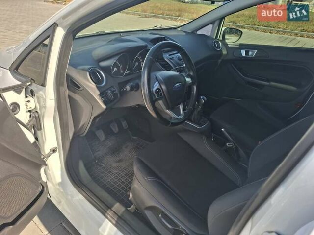 Белый Форд Фиеста, объемом двигателя 1.5 л и пробегом 218 тыс. км за 6999 $, фото 11 на Automoto.ua