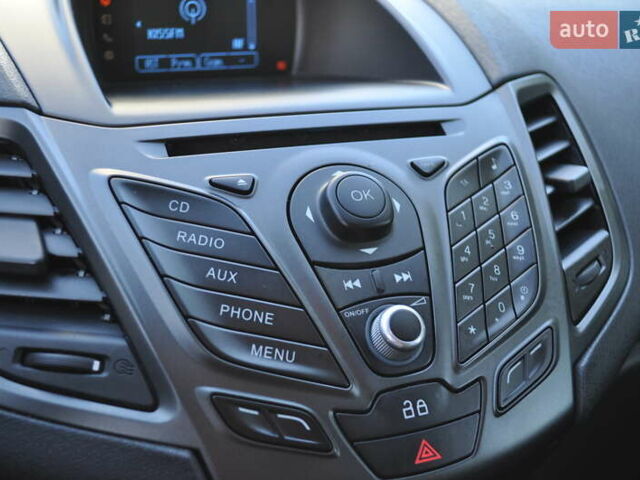 Белый Форд Фиеста, объемом двигателя 1.6 л и пробегом 124 тыс. км за 8500 $, фото 44 на Automoto.ua