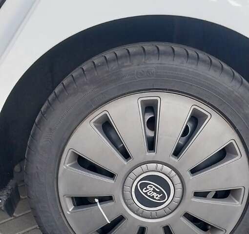 Белый Форд Фиеста, объемом двигателя 1 л и пробегом 97 тыс. км за 7900 $, фото 33 на Automoto.ua