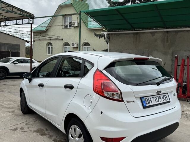 Белый Форд Фиеста, объемом двигателя 1 л и пробегом 75 тыс. км за 6000 $, фото 5 на Automoto.ua