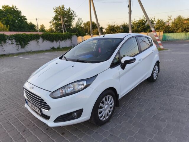 Белый Форд Фиеста, объемом двигателя 1.5 л и пробегом 129 тыс. км за 6806 $, фото 2 на Automoto.ua
