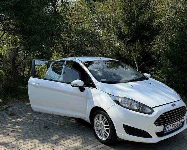 Білий Форд Фієста, об'ємом двигуна 1.5 л та пробігом 289 тис. км за 5900 $, фото 2 на Automoto.ua