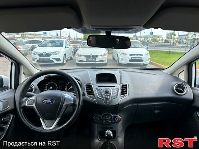 Белый Форд Фиеста, объемом двигателя 1.2 л и пробегом 187 тыс. км за 5700 $, фото 6 на Automoto.ua