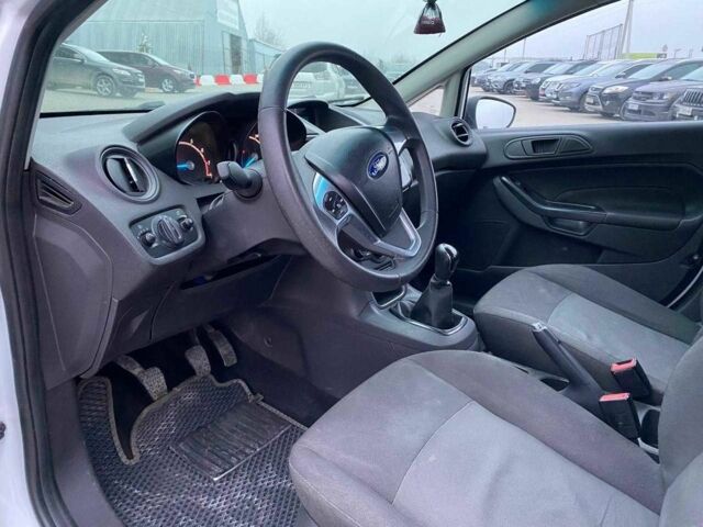 Белый Форд Фиеста, объемом двигателя 1 л и пробегом 200 тыс. км за 4500 $, фото 10 на Automoto.ua