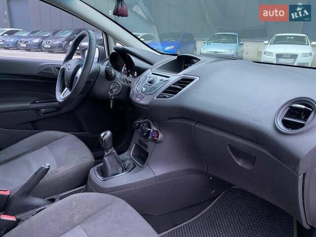 Белый Форд Фиеста, объемом двигателя 1 л и пробегом 200 тыс. км за 4500 $, фото 27 на Automoto.ua