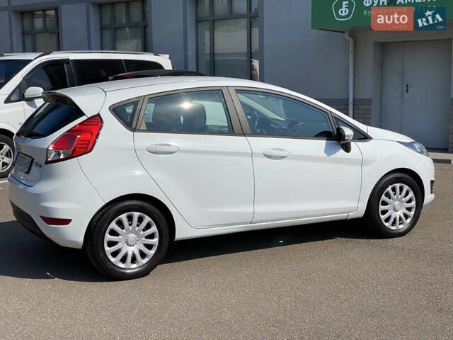 Білий Форд Фієста, об'ємом двигуна 1.5 л та пробігом 218 тис. км за 5900 $, фото 7 на Automoto.ua