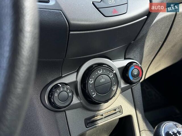 Белый Форд Фиеста, объемом двигателя 1 л и пробегом 108 тыс. км за 6590 $, фото 16 на Automoto.ua