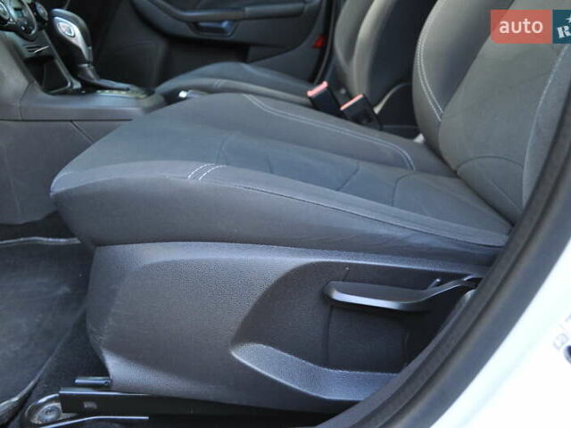 Белый Форд Фиеста, объемом двигателя 1.6 л и пробегом 124 тыс. км за 8500 $, фото 40 на Automoto.ua