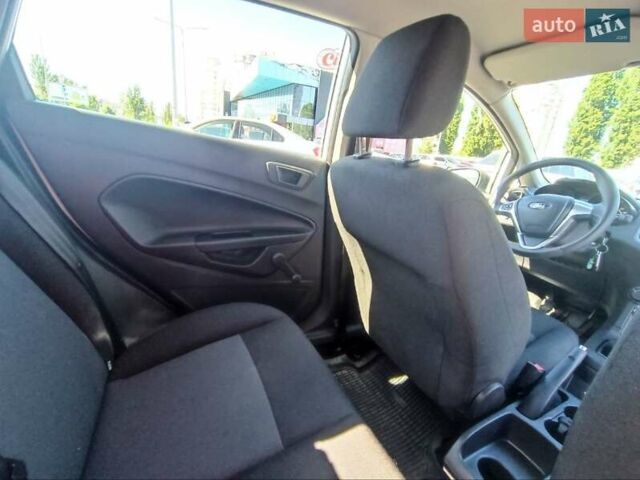 Белый Форд Фиеста, объемом двигателя 1 л и пробегом 69 тыс. км за 7100 $, фото 16 на Automoto.ua