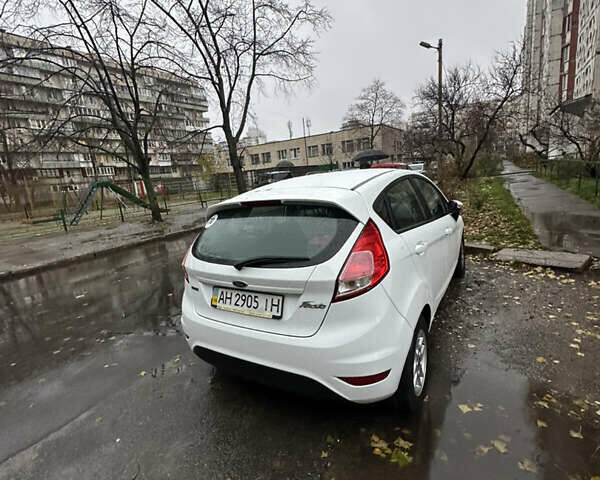 Білий Форд Фієста, об'ємом двигуна 1.5 л та пробігом 135 тис. км за 9000 $, фото 3 на Automoto.ua