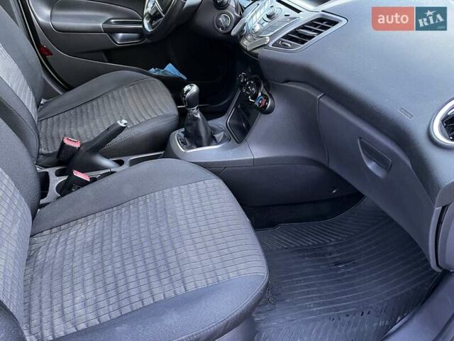 Белый Форд Фиеста, объемом двигателя 1.5 л и пробегом 101 тыс. км за 10000 $, фото 24 на Automoto.ua