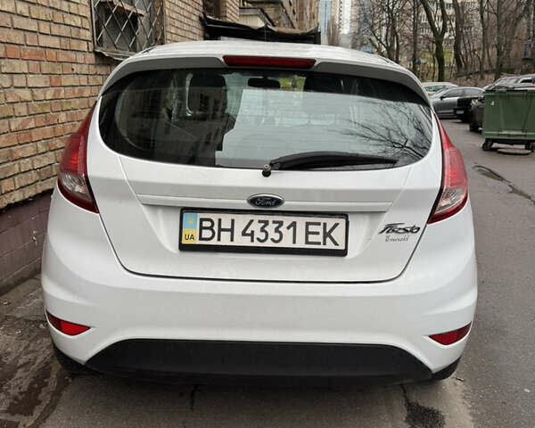Белый Форд Фиеста, объемом двигателя 1.24 л и пробегом 301 тыс. км за 5700 $, фото 2 на Automoto.ua