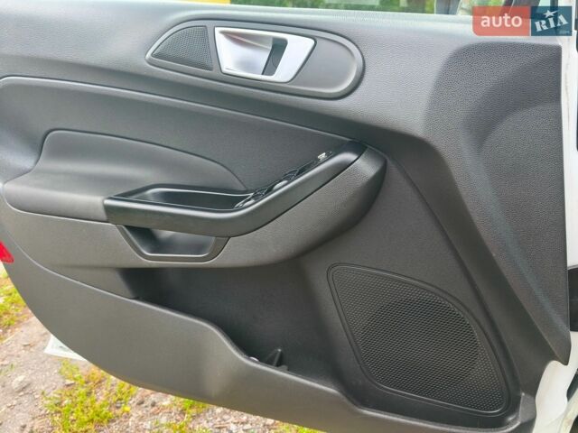 Білий Форд Фієста, об'ємом двигуна 1.5 л та пробігом 129 тис. км за 6800 $, фото 45 на Automoto.ua