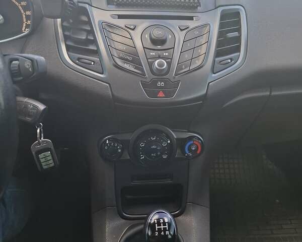 Белый Форд Фиеста, объемом двигателя 1.5 л и пробегом 218 тыс. км за 6999 $, фото 23 на Automoto.ua