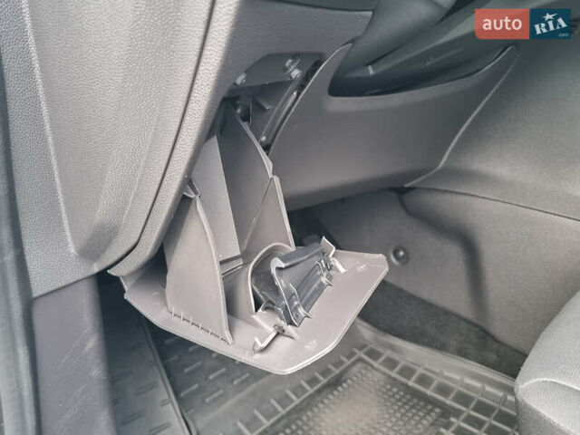 Білий Форд Фієста, об'ємом двигуна 1 л та пробігом 60 тис. км за 9900 $, фото 65 на Automoto.ua