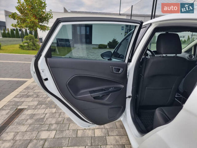 Білий Форд Фієста, об'ємом двигуна 1 л та пробігом 60 тис. км за 9900 $, фото 72 на Automoto.ua