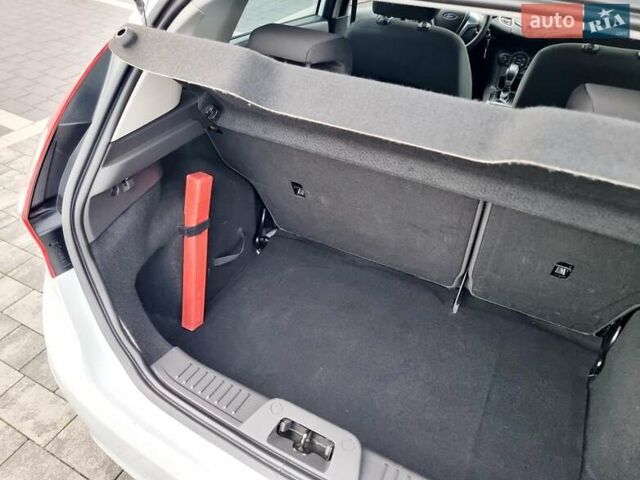 Білий Форд Фієста, об'ємом двигуна 1 л та пробігом 60 тис. км за 9900 $, фото 35 на Automoto.ua