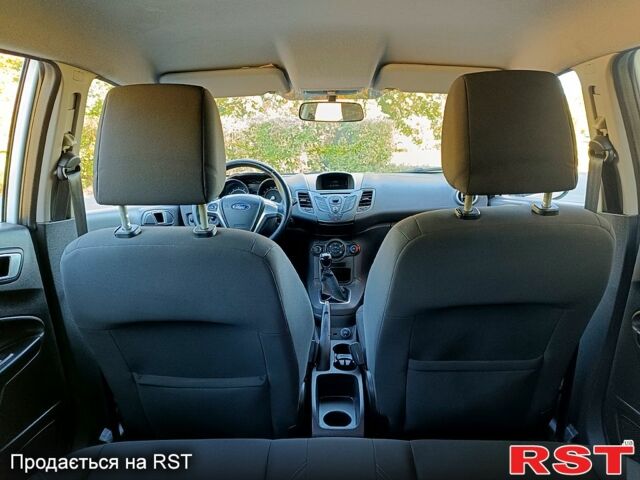 Білий Форд Фієста, об'ємом двигуна 1 л та пробігом 93 тис. км за 4990 $, фото 7 на Automoto.ua