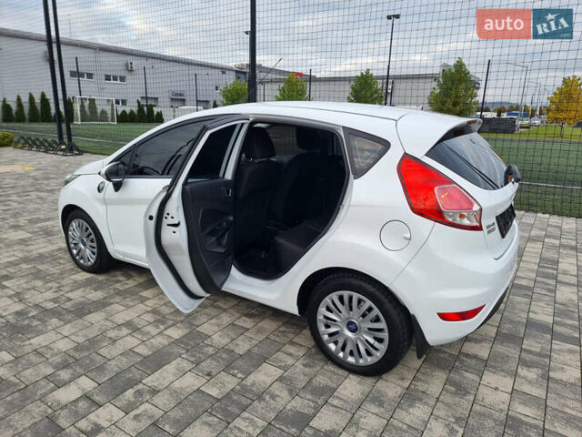 Білий Форд Фієста, об'ємом двигуна 1 л та пробігом 60 тис. км за 9900 $, фото 71 на Automoto.ua