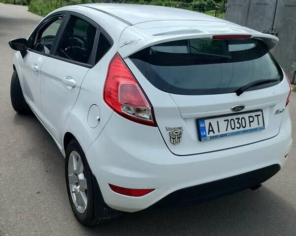 Белый Форд Фиеста, объемом двигателя 1 л и пробегом 93 тыс. км за 7030 $, фото 4 на Automoto.ua