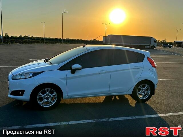 Белый Форд Фиеста, объемом двигателя 1 л и пробегом 115 тыс. км за 8500 $, фото 5 на Automoto.ua