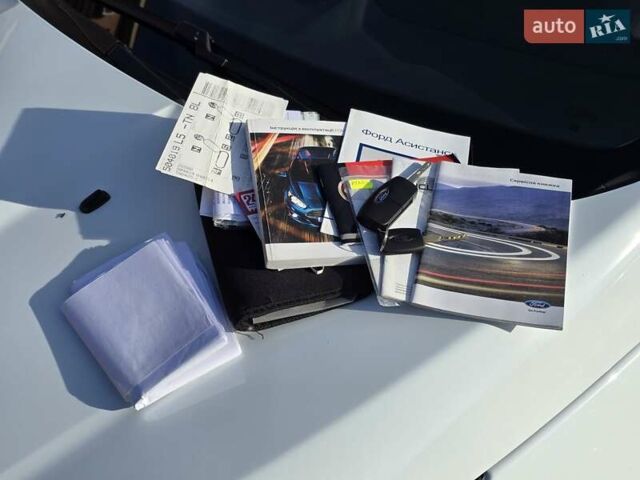 Білий Форд Фієста, об'ємом двигуна 1 л та пробігом 60 тис. км за 9999 $, фото 9 на Automoto.ua