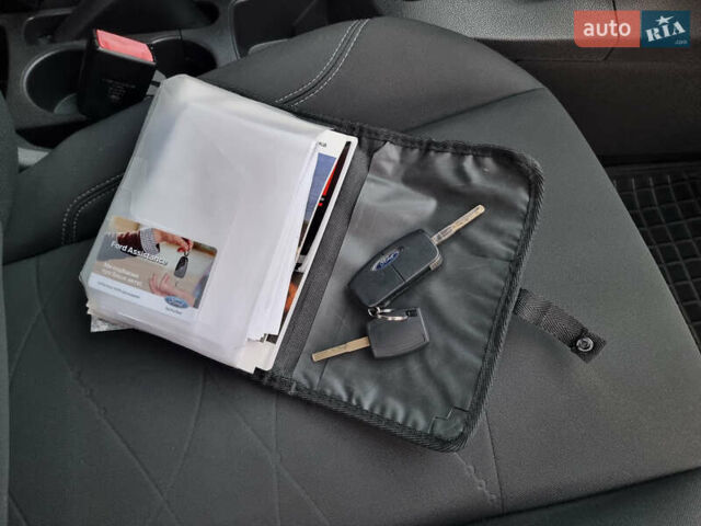 Білий Форд Фієста, об'ємом двигуна 1 л та пробігом 60 тис. км за 9900 $, фото 11 на Automoto.ua