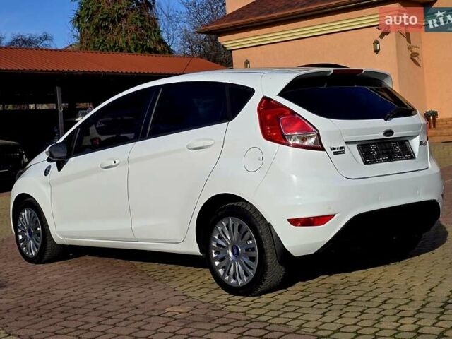 Білий Форд Фієста, об'ємом двигуна 1 л та пробігом 60 тис. км за 9999 $, фото 12 на Automoto.ua