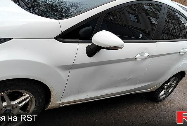 Білий Форд Фієста, об'ємом двигуна 1 л та пробігом 129 тис. км за 5900 $, фото 4 на Automoto.ua