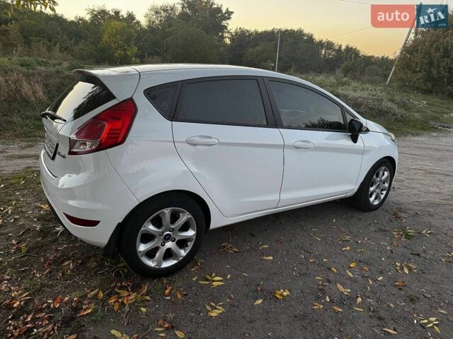 Белый Форд Фиеста, объемом двигателя 1 л и пробегом 86 тыс. км за 5800 $, фото 3 на Automoto.ua