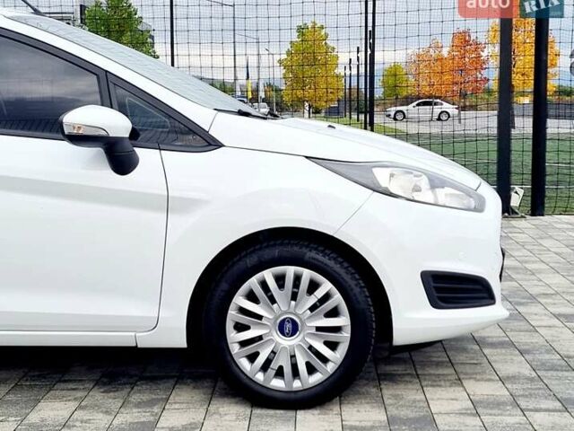 Білий Форд Фієста, об'ємом двигуна 1 л та пробігом 60 тис. км за 9900 $, фото 24 на Automoto.ua