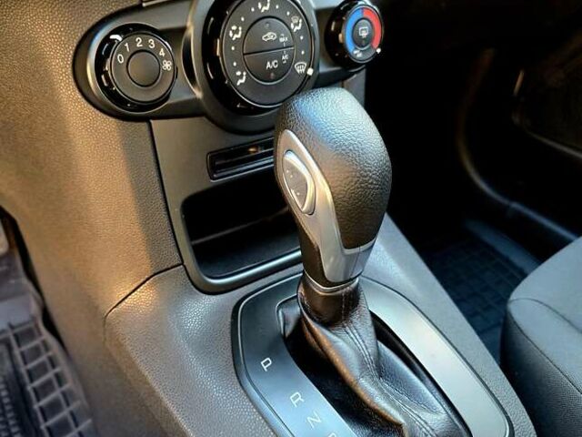 Білий Форд Фієста, об'ємом двигуна 1 л та пробігом 60 тис. км за 9999 $, фото 31 на Automoto.ua