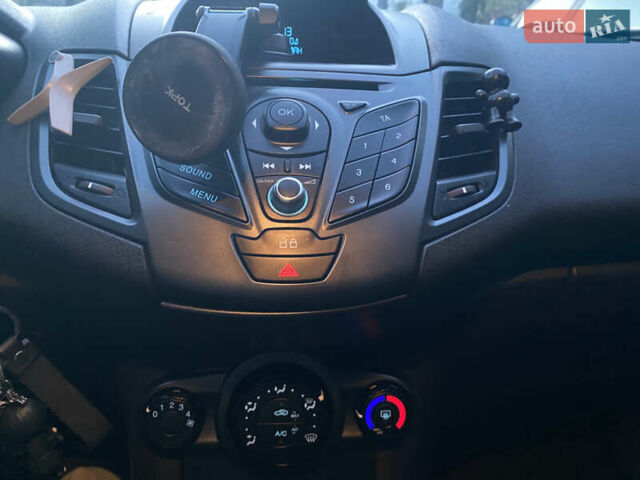 Белый Форд Фиеста, объемом двигателя 1 л и пробегом 142 тыс. км за 6700 $, фото 20 на Automoto.ua