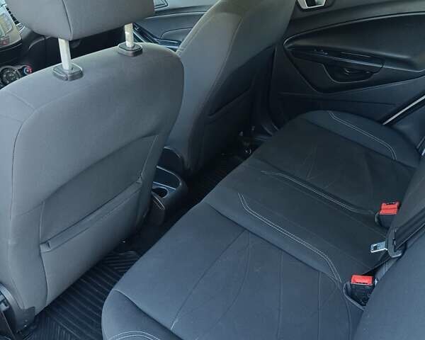 Білий Форд Фієста, об'ємом двигуна 1 л та пробігом 92 тис. км за 5800 $, фото 15 на Automoto.ua