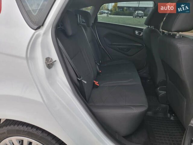 Білий Форд Фієста, об'ємом двигуна 1 л та пробігом 60 тис. км за 9900 $, фото 83 на Automoto.ua