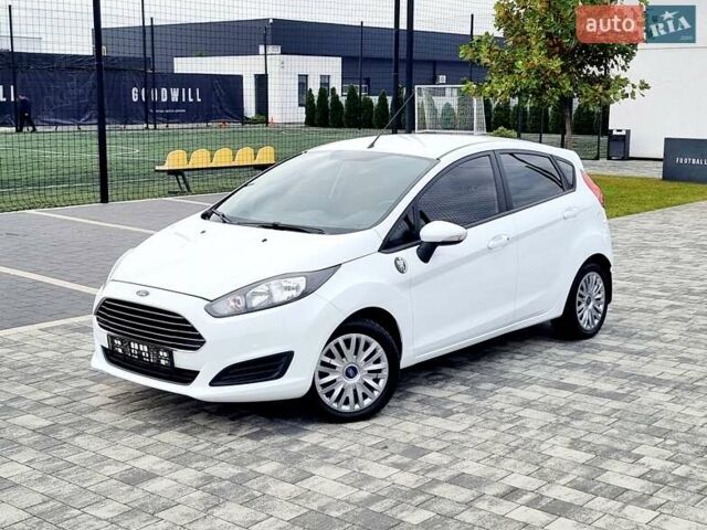 Білий Форд Фієста, об'ємом двигуна 1 л та пробігом 60 тис. км за 9900 $, фото 98 на Automoto.ua