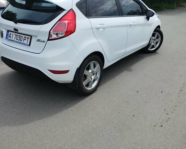 Белый Форд Фиеста, объемом двигателя 1 л и пробегом 93 тыс. км за 7030 $, фото 2 на Automoto.ua
