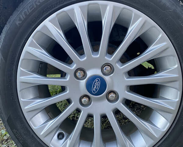 Белый Форд Фиеста, объемом двигателя 1 л и пробегом 142 тыс. км за 6700 $, фото 17 на Automoto.ua