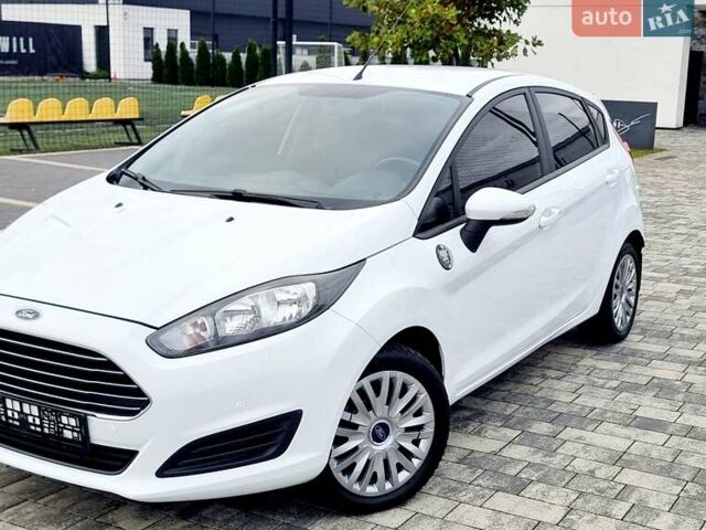 Білий Форд Фієста, об'ємом двигуна 1 л та пробігом 60 тис. км за 9900 $, фото 54 на Automoto.ua