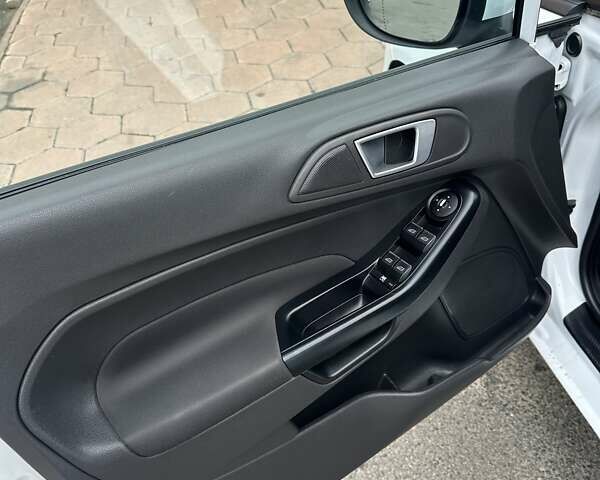 Білий Форд Фієста, об'ємом двигуна 1.5 л та пробігом 168 тис. км за 6999 $, фото 18 на Automoto.ua