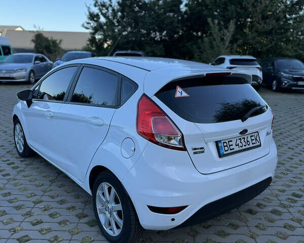 Білий Форд Фієста, об'ємом двигуна 1 л та пробігом 85 тис. км за 8500 $, фото 6 на Automoto.ua