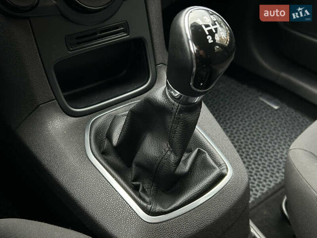 Белый Форд Фиеста, объемом двигателя 1 л и пробегом 44 тыс. км за 7799 $, фото 13 на Automoto.ua