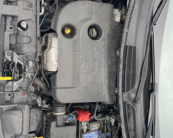 Белый Форд Фиеста, объемом двигателя 1.5 л и пробегом 322 тыс. км за 7500 $, фото 6 на Automoto.ua