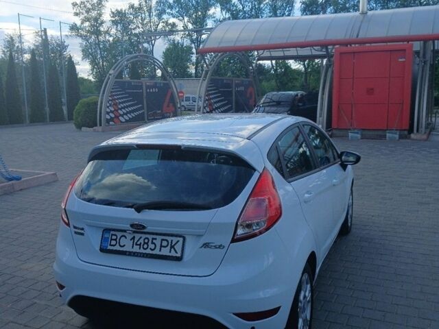 Белый Форд Фиеста, объемом двигателя 1 л и пробегом 122 тыс. км за 6800 $, фото 5 на Automoto.ua