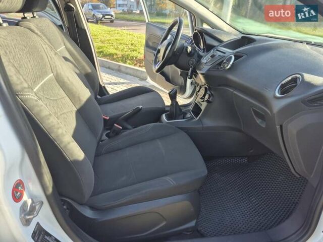 Білий Форд Фієста, об'ємом двигуна 1 л та пробігом 171 тис. км за 6499 $, фото 19 на Automoto.ua